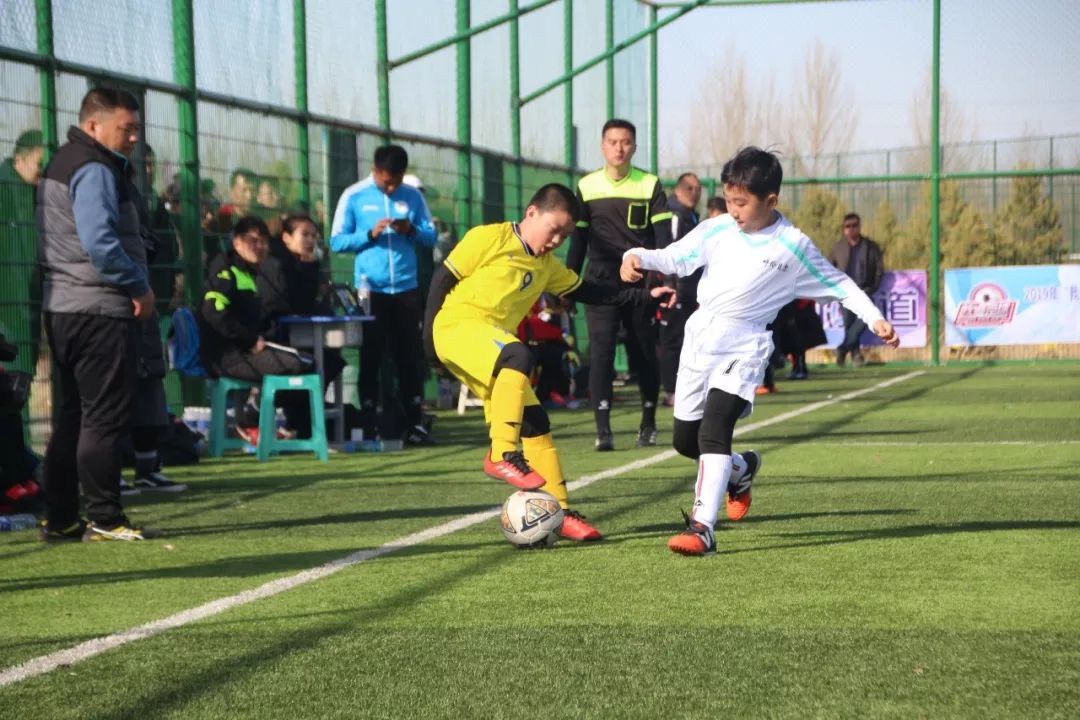  青少年足球锦标赛落幕，潜力新苗脱颖而出  