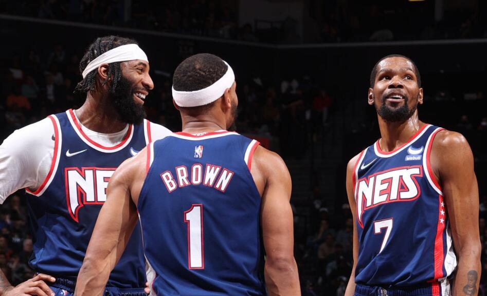 杜兰特关键球定乾坤,太阳险胜雄鹿队