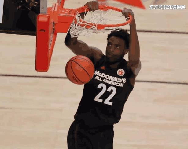 夏季联赛火热进行,新秀表现抢眼