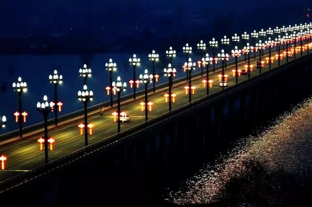  跨国友谊赛精彩纷呈，文化交流架起桥梁  